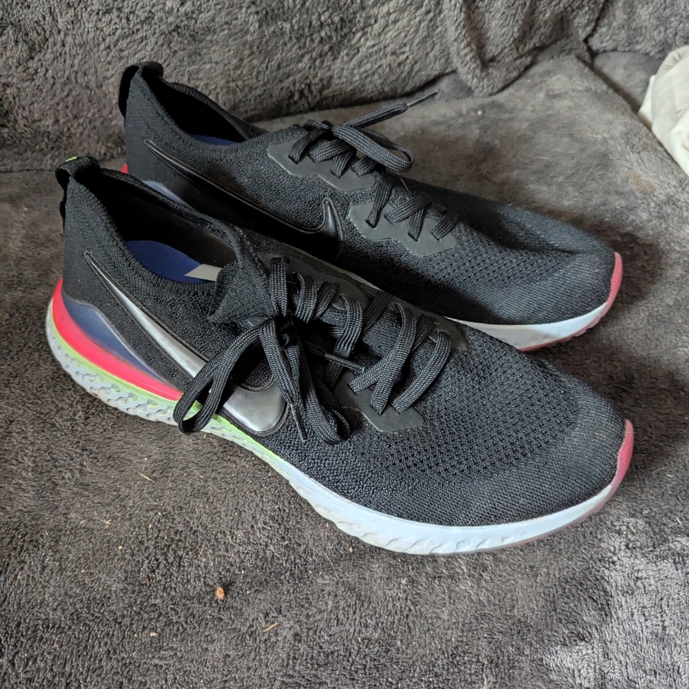 Nike Men's Black and Pink Running Shoes